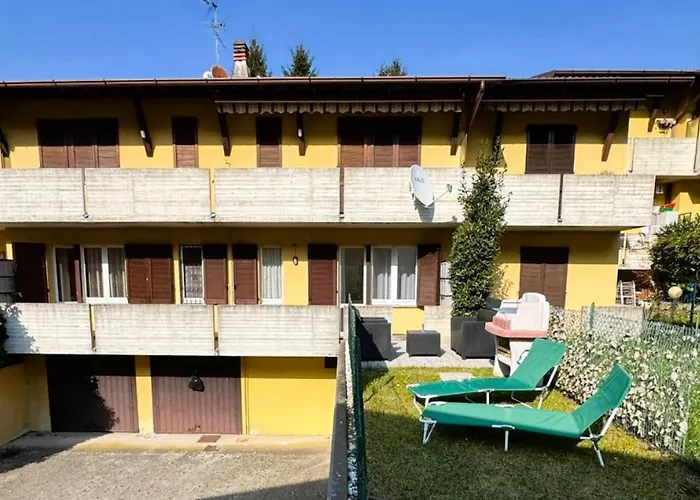 Eve's With Garden Magreglio